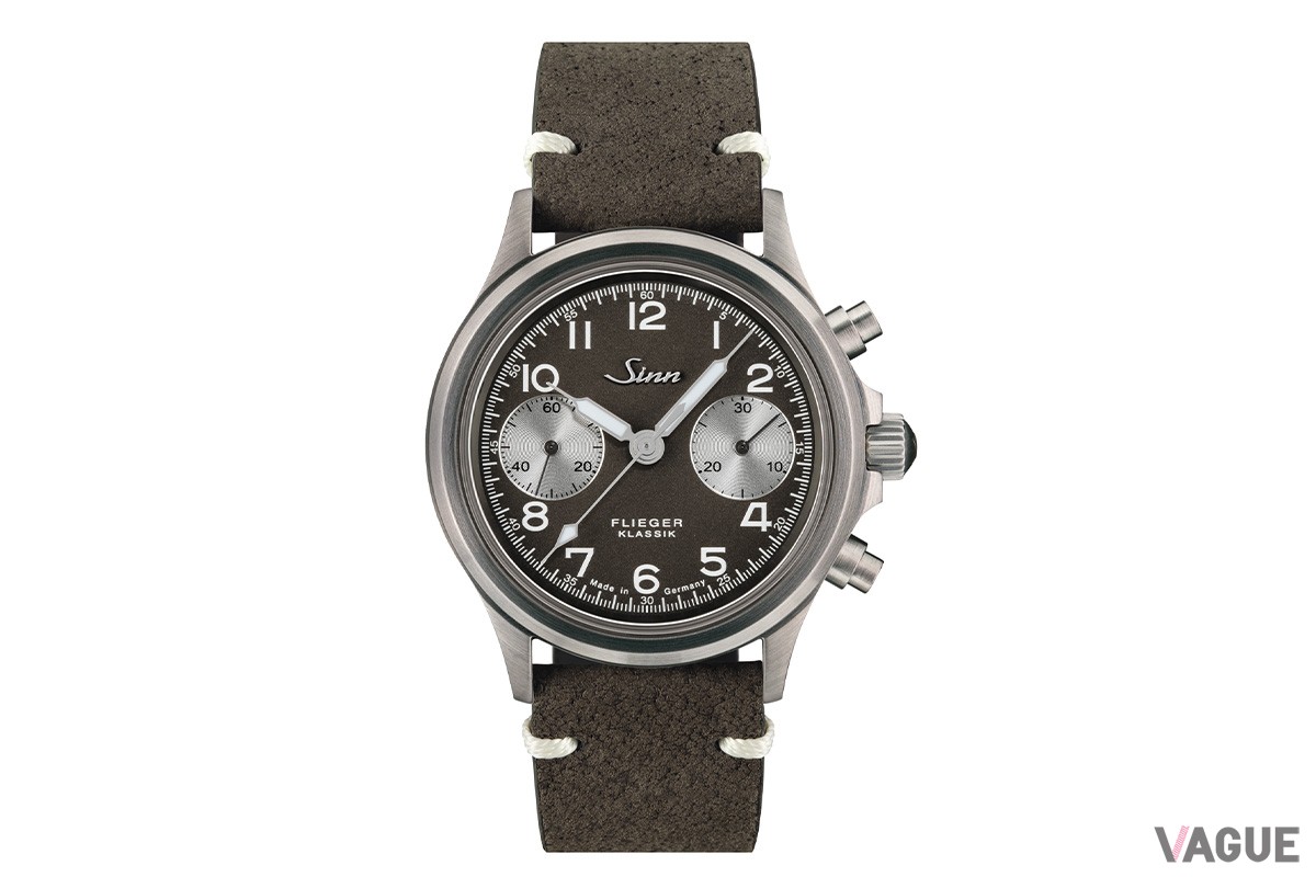 グレーカラーの替えベルトも付属します