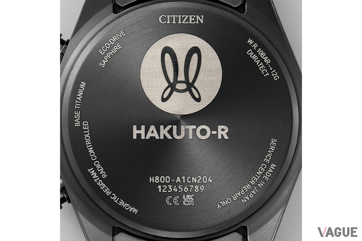 裏蓋には「HAKUTO-R」のロゴが刻印されます