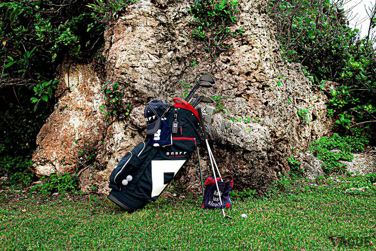スタイリッシュなカラー展開が魅力的なオノフのスタンド型キャディバッグ「CADDIE BAG OB0324」