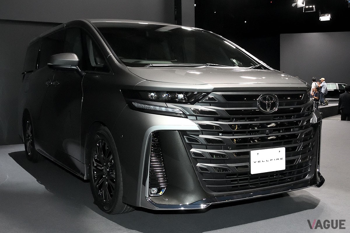 新型「センチュリー」の発表会に姿を現した「ヴェルファイアPHEV」