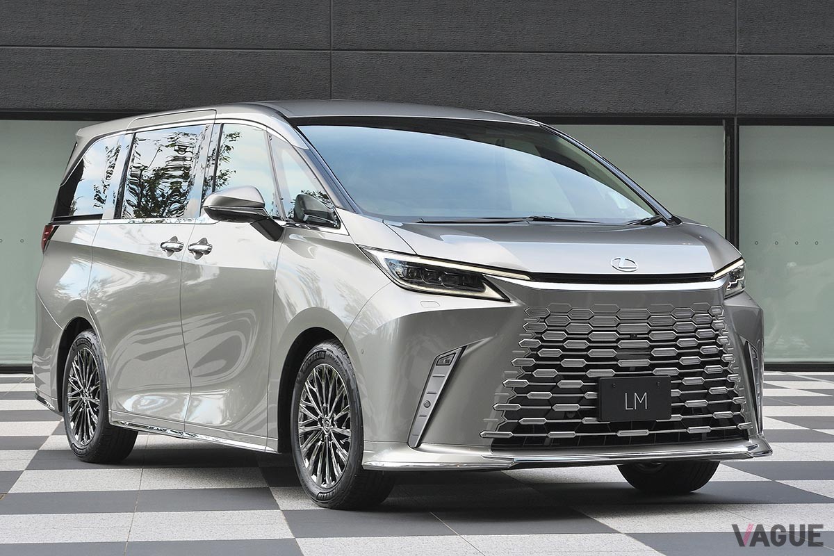 強固なボディとしなやかな足回りにより、極上の乗り心地を実現したレクサス新型「LM」。素直なハンドリングにより思いのほか走りも楽しめる