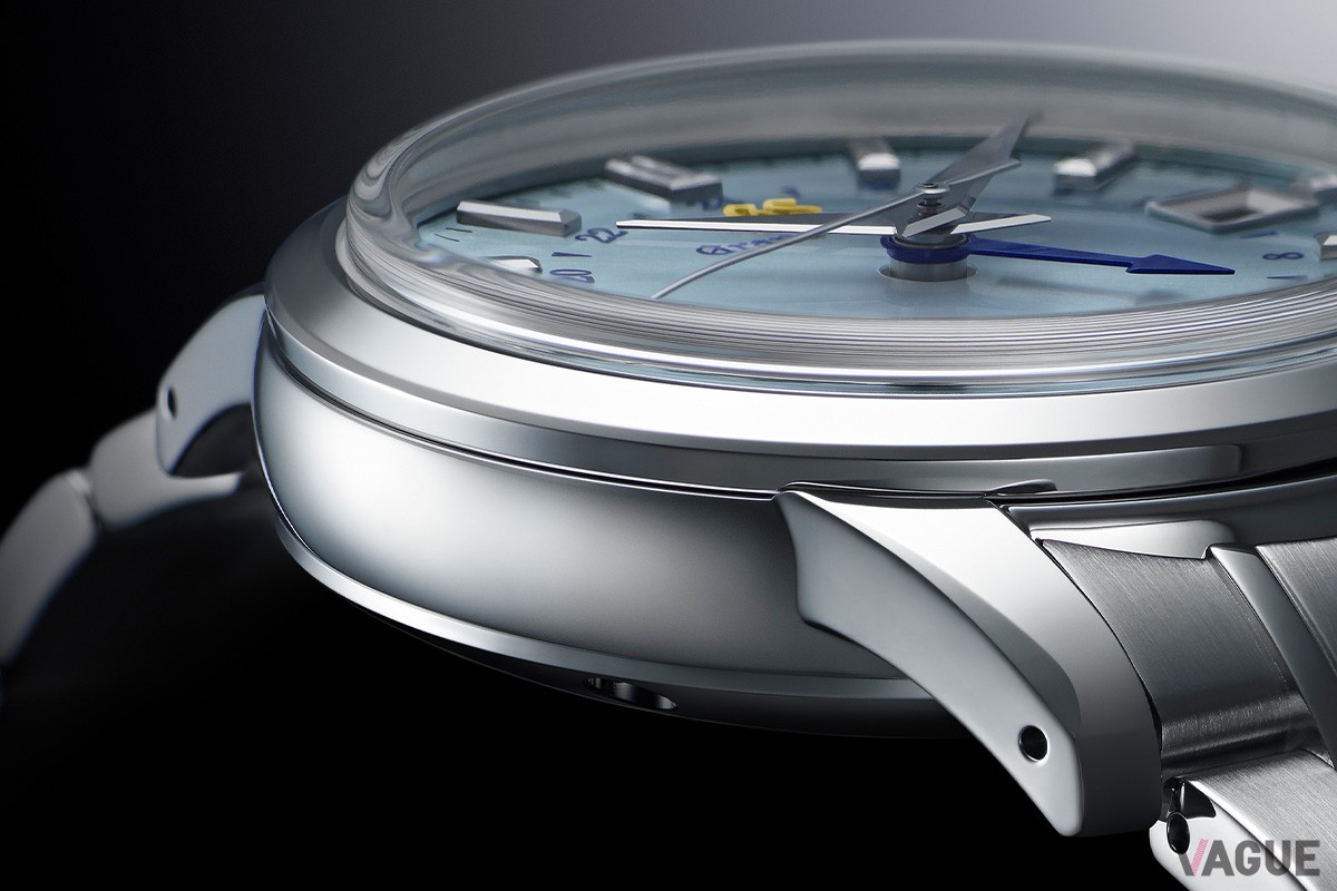 ボックス型サファイアガラスとブルースチールのGMT針など、クラシカルなディテールを採用する「Elegance Collection キャリバー9S 25周年記念限定モデル」
