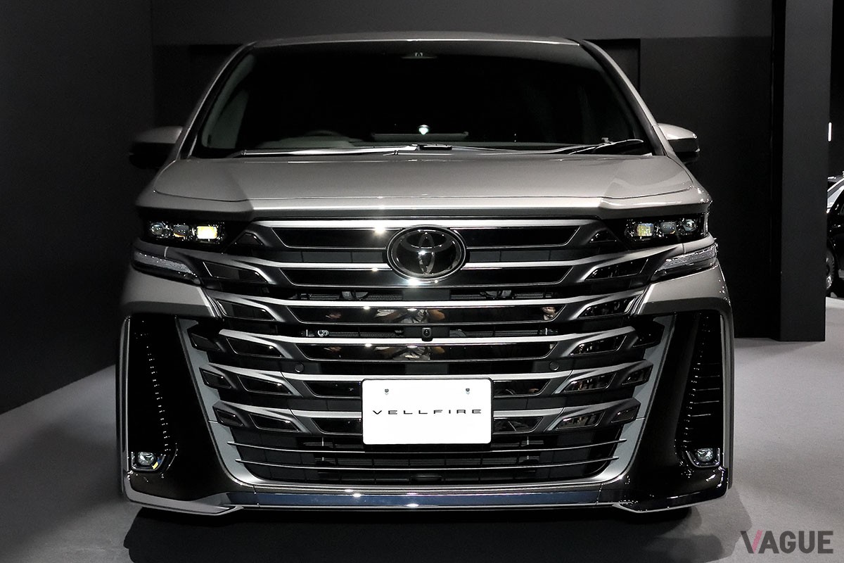 新型「センチュリー」の発表会に姿を現した「ヴェルファイアPHEV」