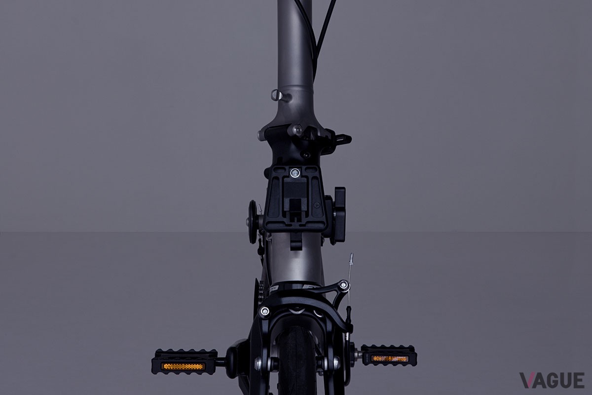 折りたたみ自転車の名門・ブロンプトン発、オールチタン製の最軽量モデルが日本上陸。わずか20秒でコンパクトにたためる