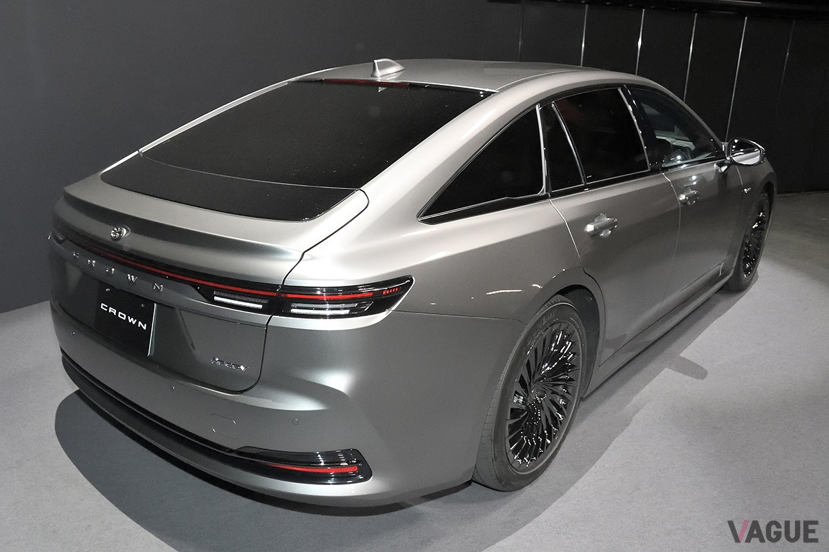 新型「センチュリー」に負けない存在感を見せつけたトヨタ新型「クラウン・セダン」