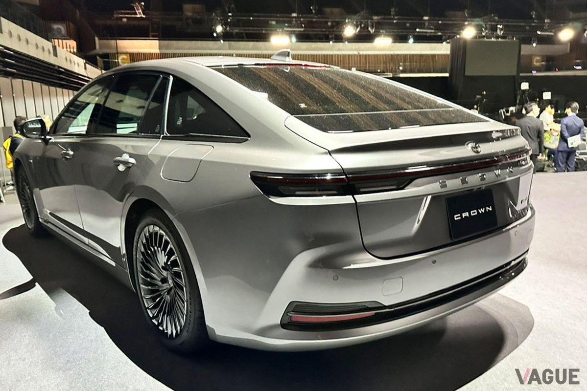 新型「センチュリー」に負けない存在感を見せつけたトヨタ新型「クラウン・セダン」