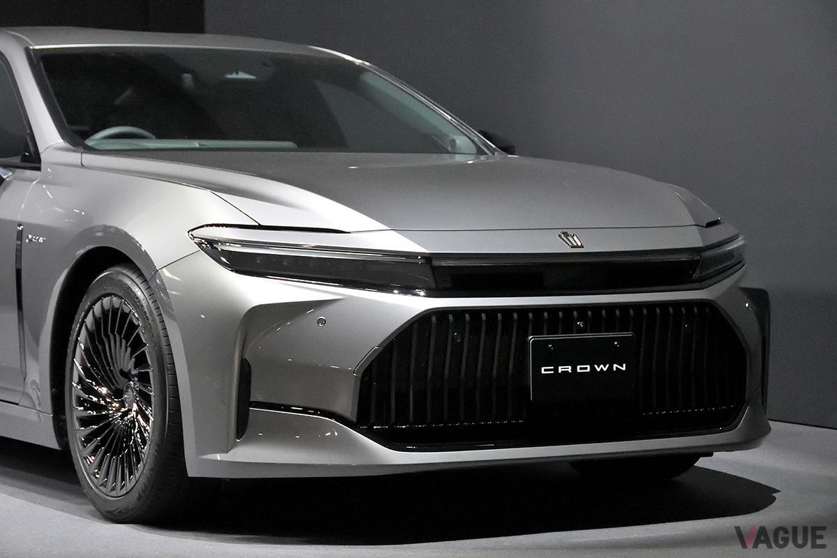 新型「センチュリー」に負けない存在感を見せつけたトヨタ新型「クラウン・セダン」