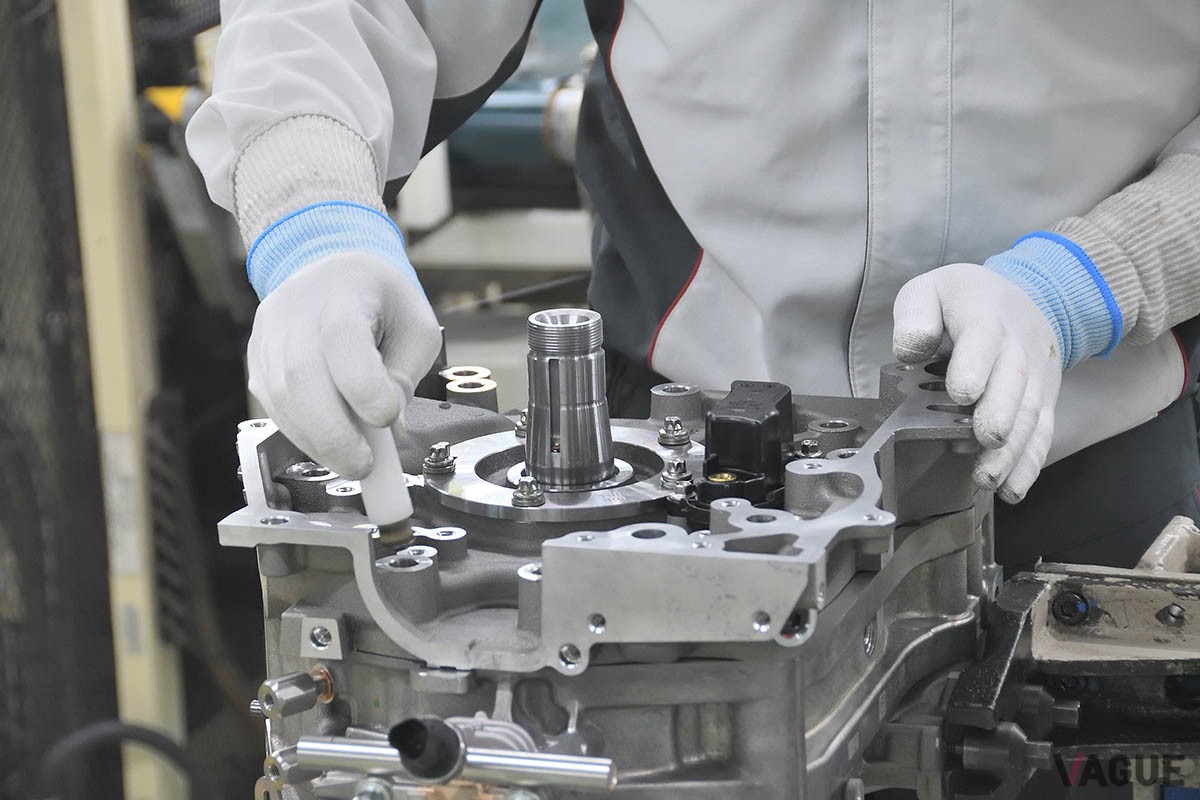 マツダは「MX-30 ロータリーEV」に搭載する“8C”型のために、ロータリーエンジンの製造ラインを刷新。新技術の投入で精度も向上したという