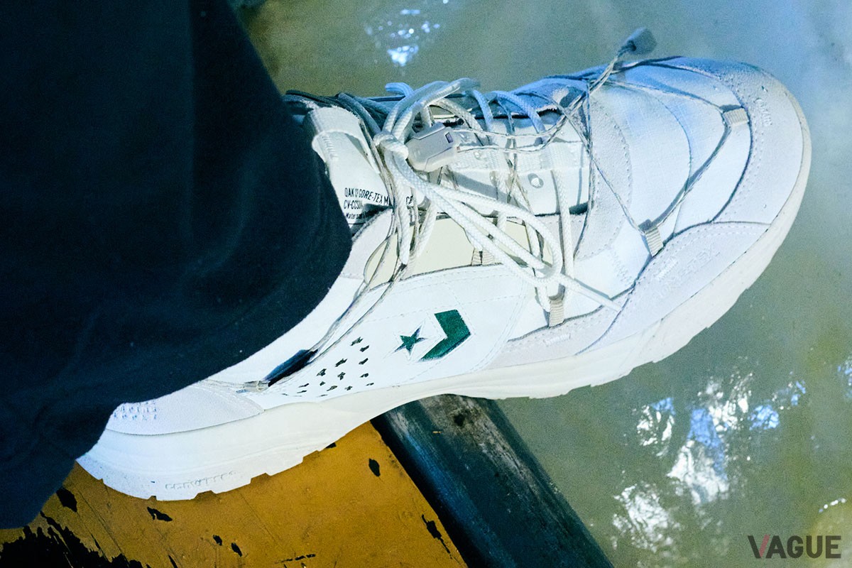 エフシーイーとコンバース キャンピング サプライのコラボ第3弾として、ローカットの防水シューズ「QAK CP GORE-TEX MID / F/CE.」が登場