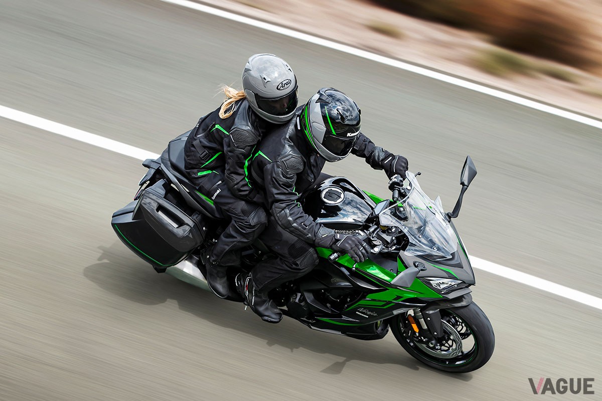 メタリック系を基調とする3種のカラーバリエーションを採用したカワサキ「Ninja 1000SX」の2024年モデル
