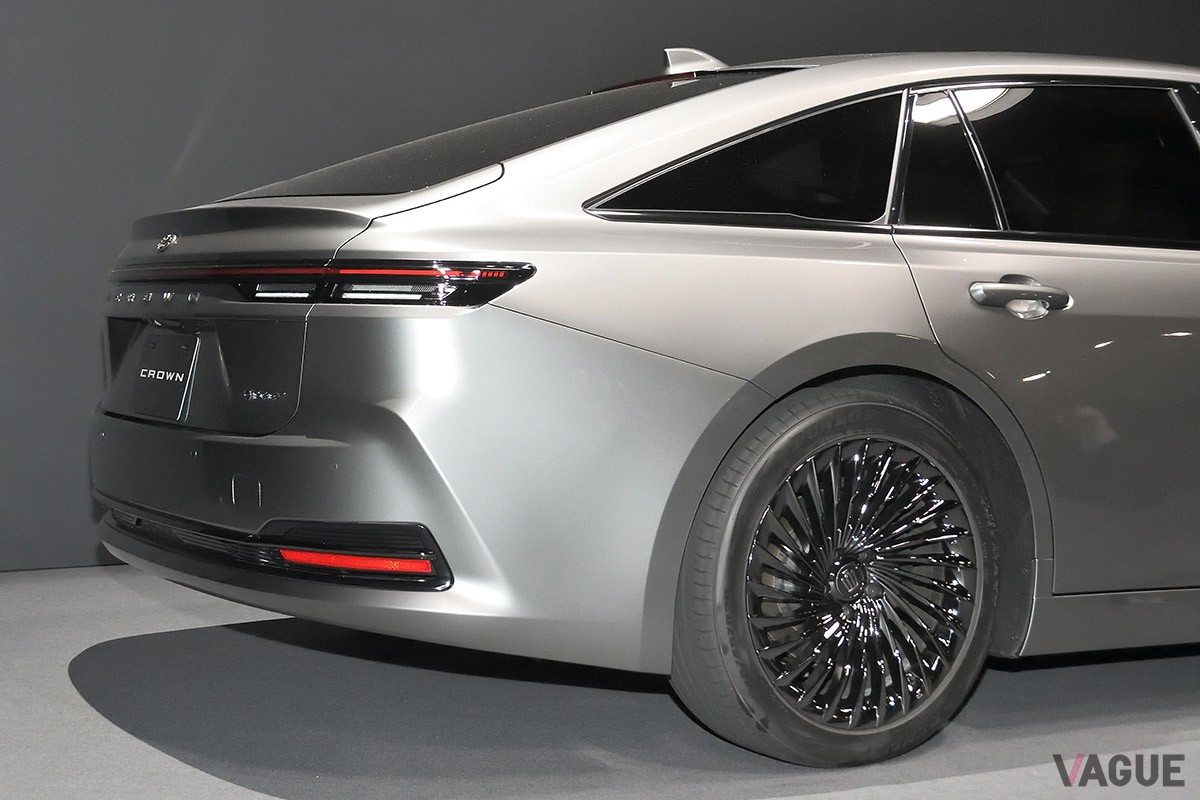 新型「センチュリー」に負けない存在感を見せつけたトヨタ新型「クラウン・セダン」