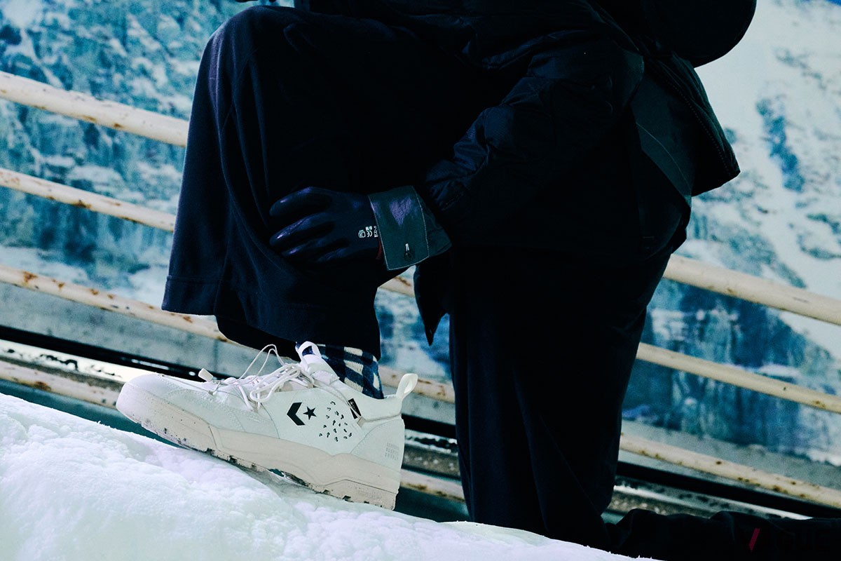 エフシーイーとコンバース キャンピング サプライのコラボ第3弾として、ローカットの防水シューズ「QAK CP GORE-TEX MID / F/CE.」が登場