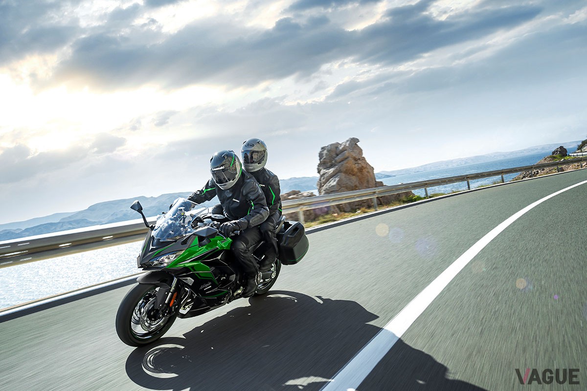 メタリック系を基調とする3種のカラーバリエーションを採用したカワサキ「Ninja 1000SX」の2024年モデル