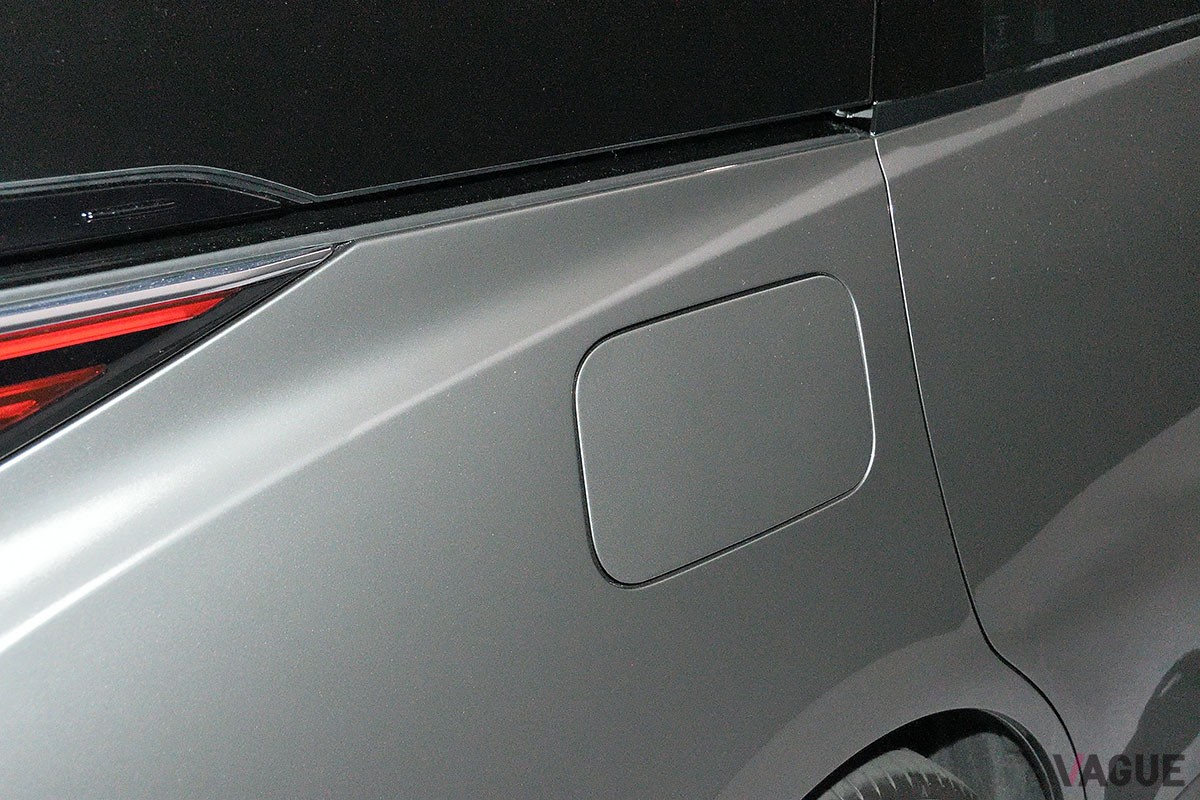 新型「センチュリー」の発表会に姿を現した「ヴェルファイアPHEV」