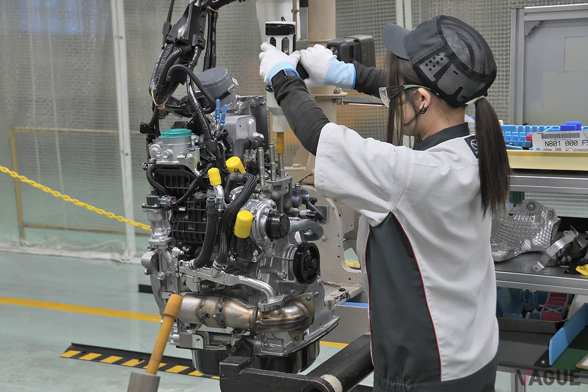 マツダは「MX-30 ロータリーEV」に搭載する“8C”型のために、ロータリーエンジンの製造ラインを刷新。新技術の投入で精度も向上したという