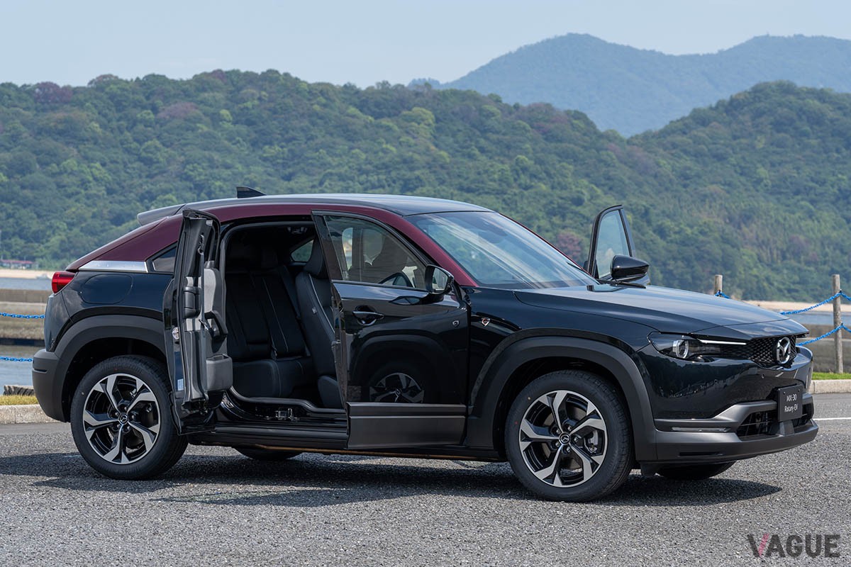ロータリーエンジンの復活（＝Return）を記念したマツダ「MX-30 ロータリーEV」の特別仕様車「エディションR」