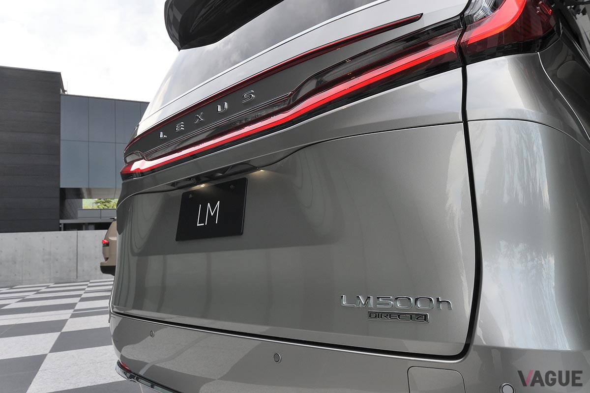 強固なボディとしなやかな足回りにより、極上の乗り心地を実現したレクサス新型「LM」。素直なハンドリングにより思いのほか走りも楽しめる