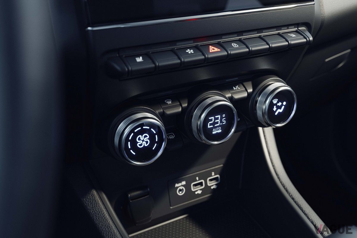 世界初公開された三菱新型「ASX」のインテリア
