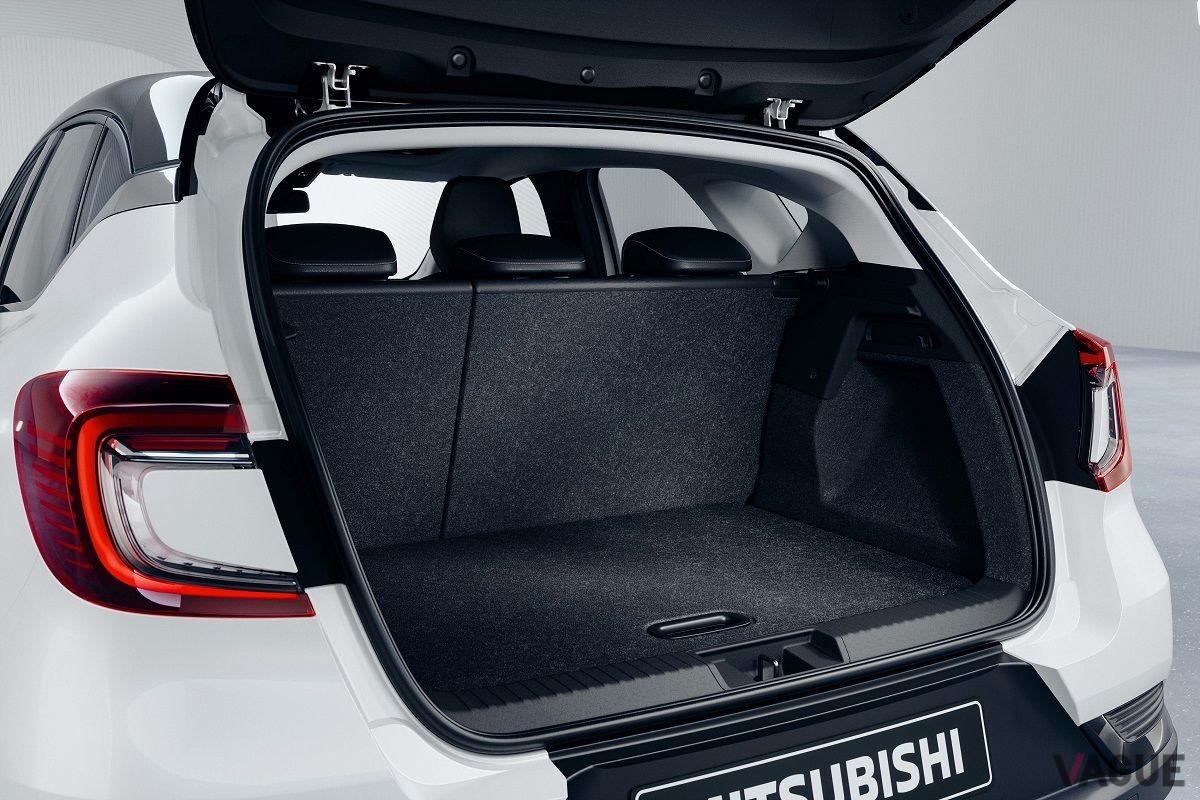 世界初公開された三菱新型「ASX」のインテリア