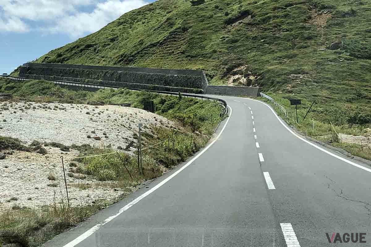 高速道路に乗って、地方にある有名な道を走るのもドライブの醍醐味だ