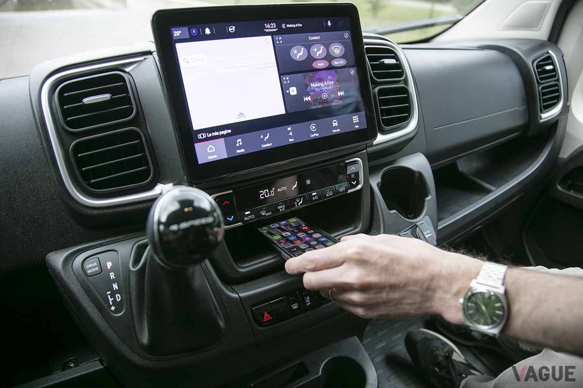 フィアット新型「デュカト」のインテリア