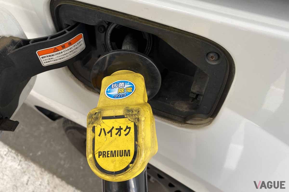 2023年8月28日時点でのレギュラーガソリン価格は1リッター185.6円と、15週連続の値上がりで過去最高値となった