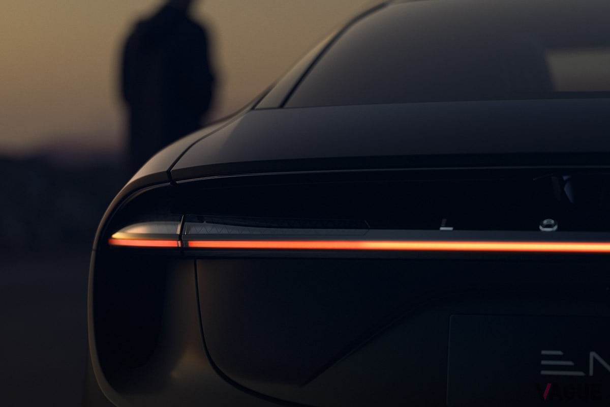 世界初公開されたロータス新型「EMEYA」