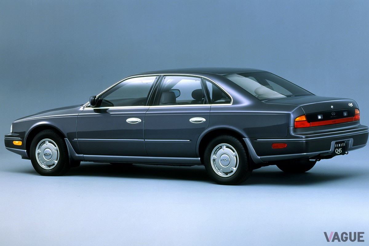 1989年に登場した日産「インフィニティQ45」はグリルレスデザインだ