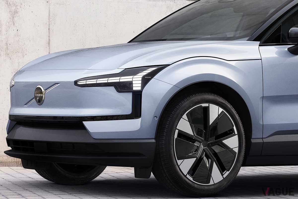 グリルレスデザインの代表ともいえるボルボのコンパクトSUV新型「EX30」。BEV専用モデルだ