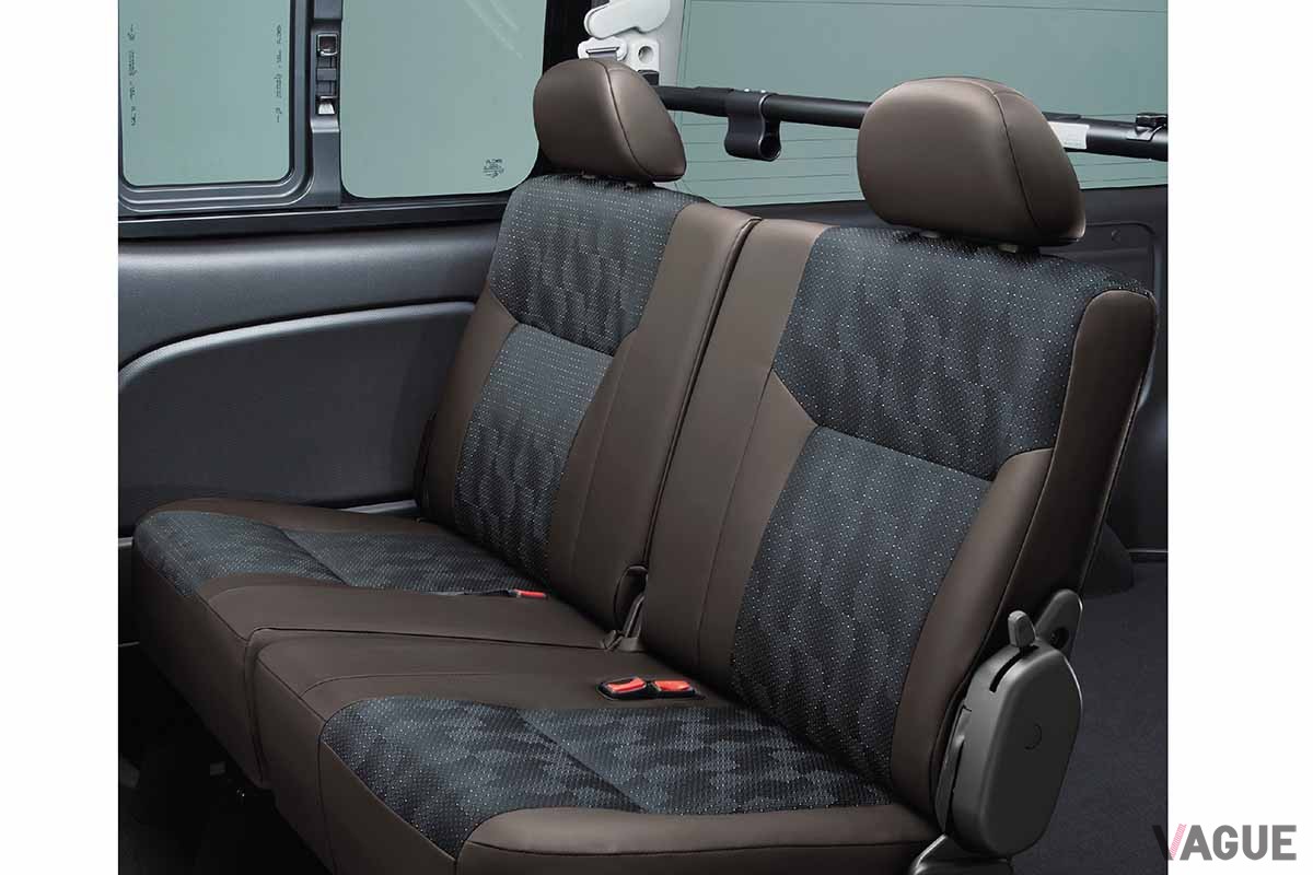 日産「キャラバン」の特別仕様車「50th Anniversary」