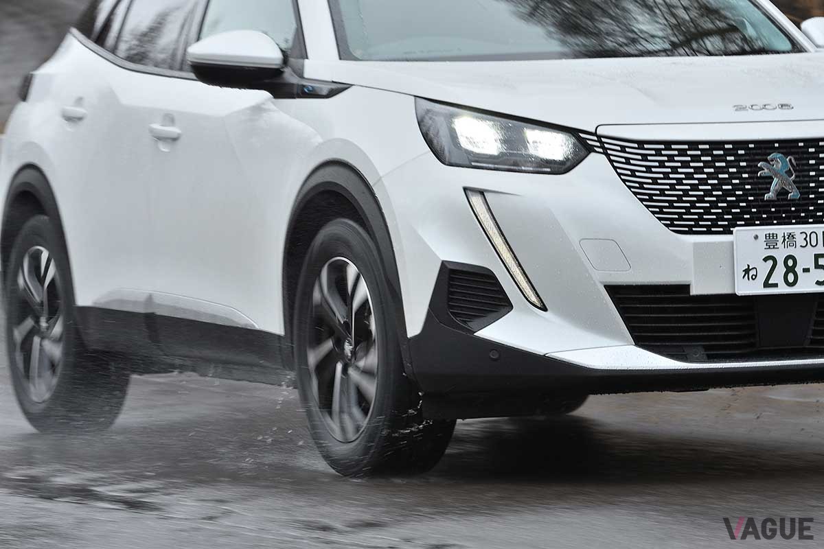 ヨコハマ「アドバンdB　V552」を装着したプジョー「e2008」