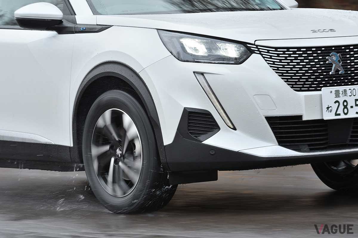 ヨコハマ「アドバンdB　V552」を装着したプジョー「e2008」