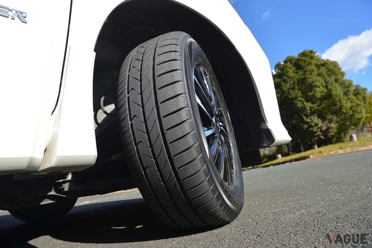 トーヨーのミニバン専用タイヤ「トランパスmp7」を装着した日産「セレナ」