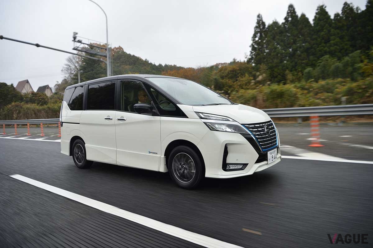 トーヨーのミニバン専用タイヤ「トランパスmp7」を装着した日産「セレナ」