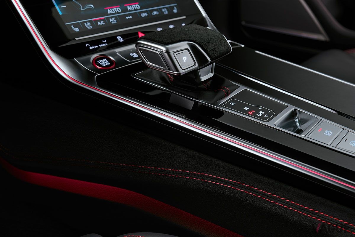 アウディ新型「RS6アバント・パフォーマンス」のインテリア