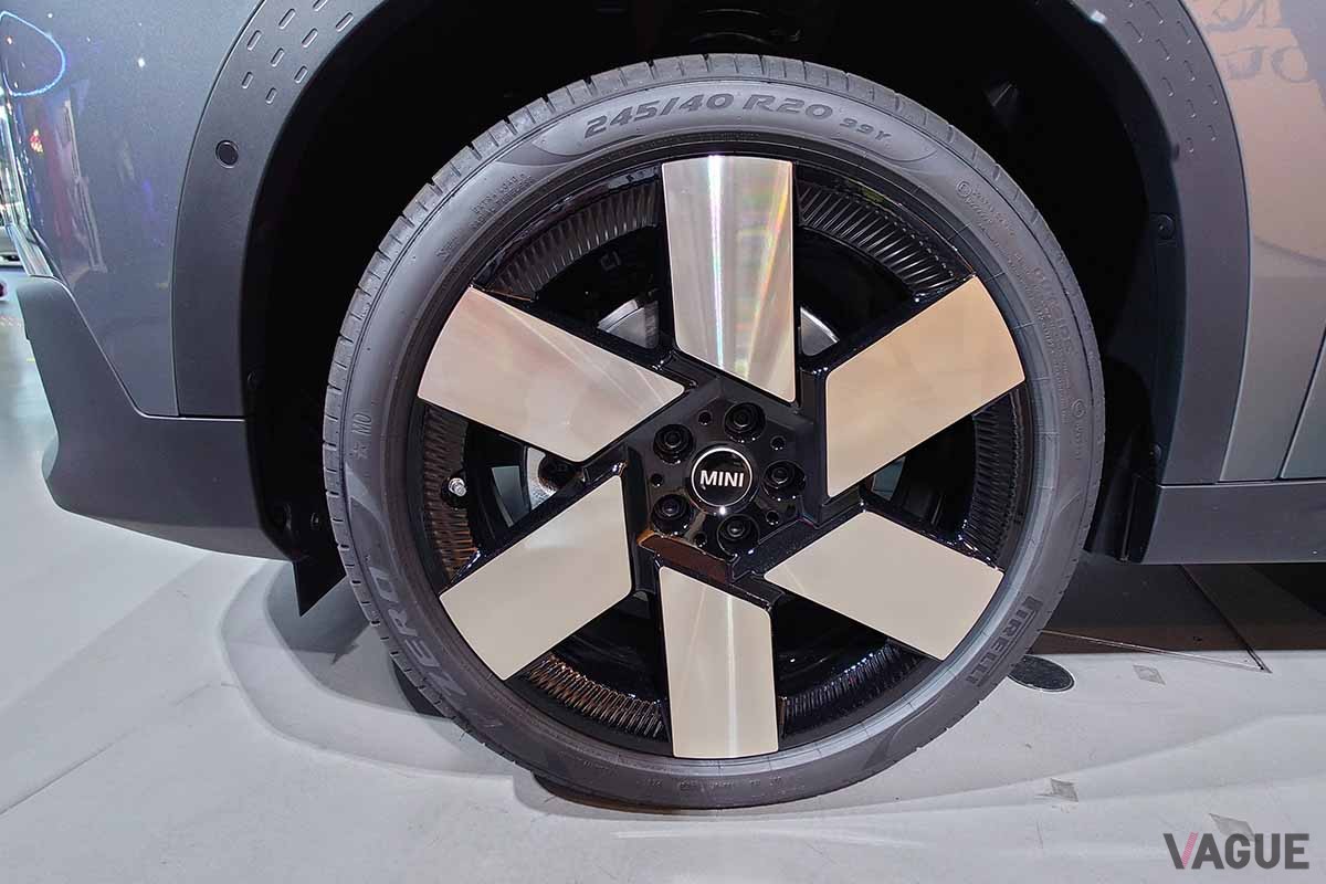 新型「ミニ・カントリーマン（日本名：ミニ・クロスオーバー）」