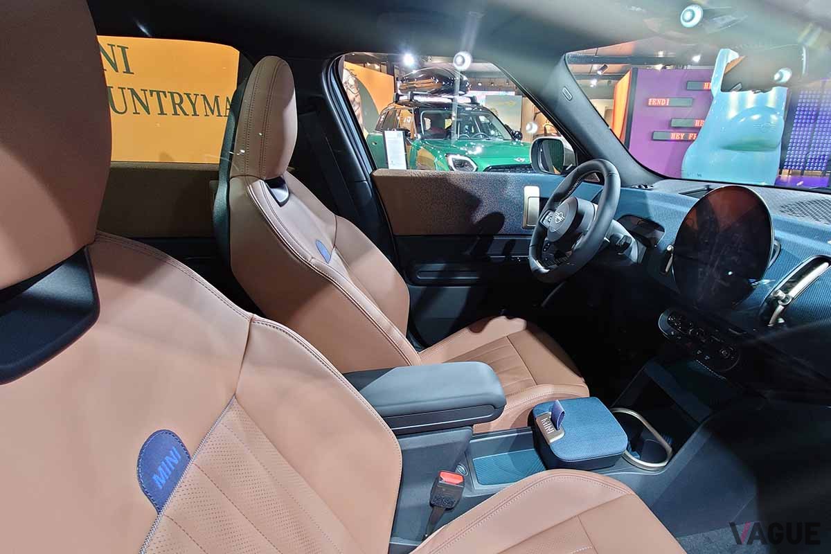 新型「ミニ・カントリーマン（日本名：ミニ・クロスオーバー）」のインテリア