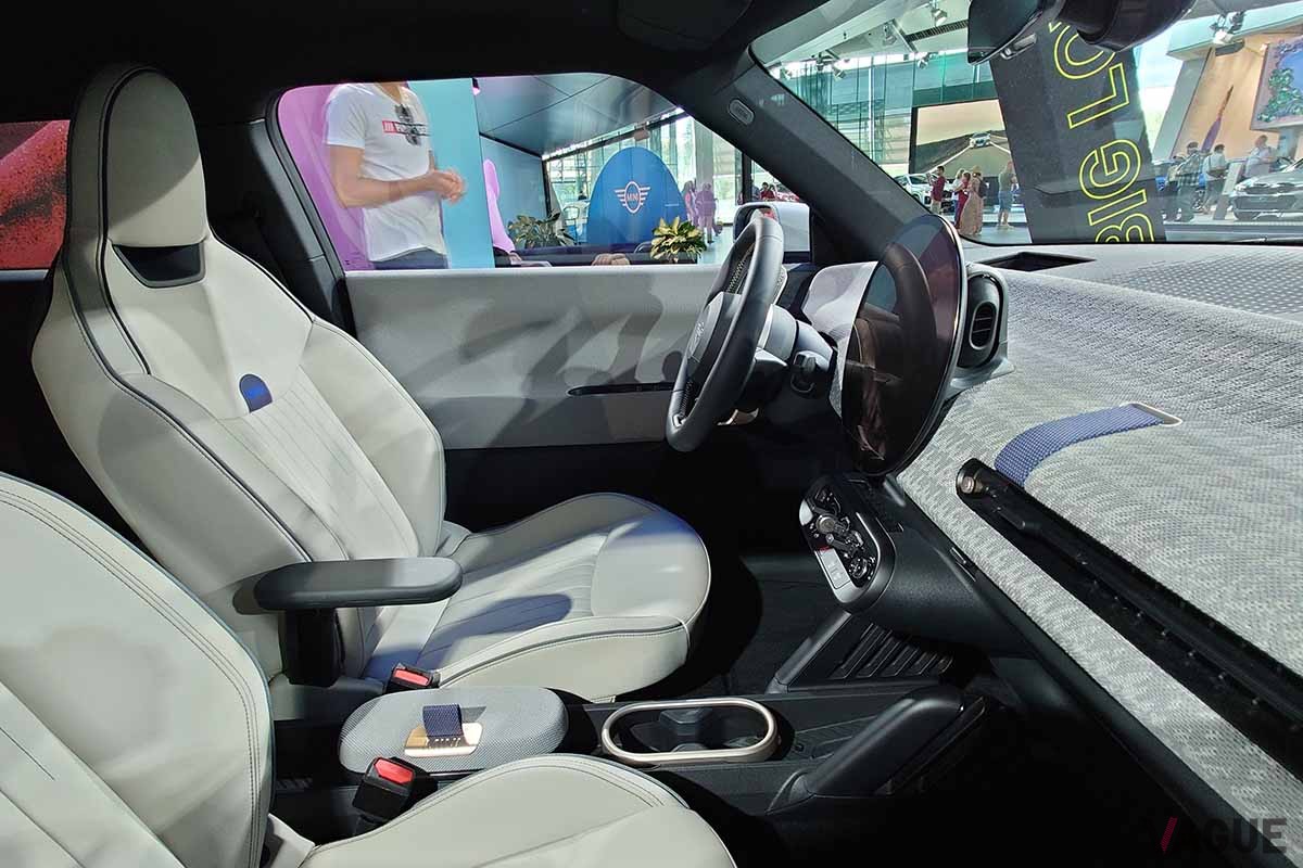 BMW新型「ミニ・クーパー3ドア」のインテリア