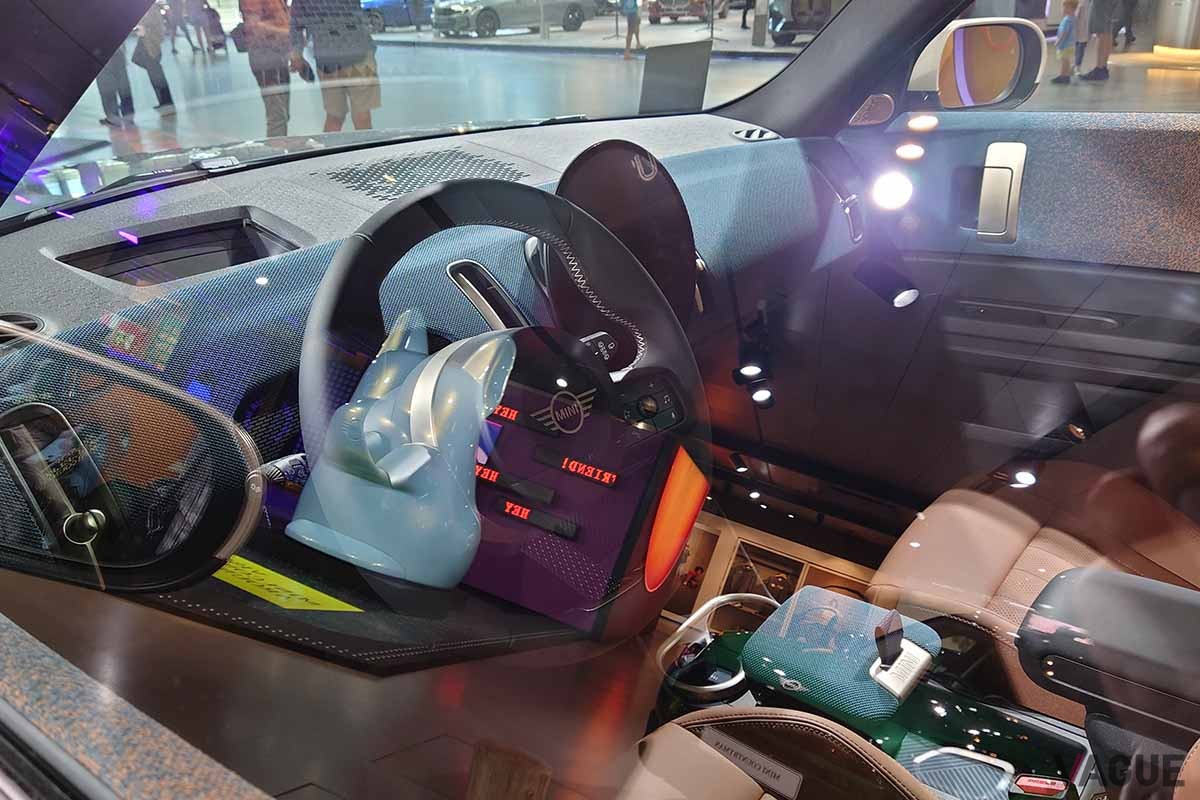 新型「ミニ・カントリーマン（日本名：ミニ・クロスオーバー）」のインテリア