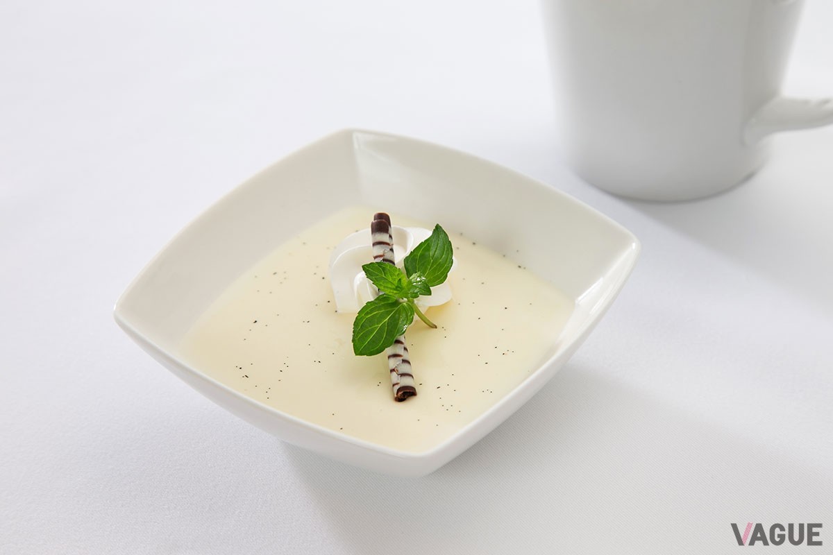 日本路線においてリニューアルされた機内食はマーク関田シェフが監修した