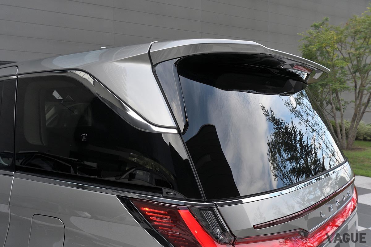 高級ミニバンではなく、その名のとおり“ラグジュアリームーバー”を目指して開発されたレクサス新型「LM」。日本でも2023年秋に発売予定だ