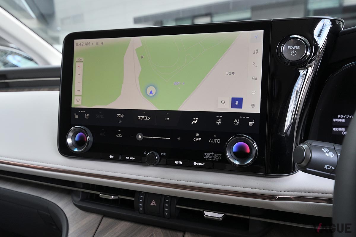 強固なボディとしなやかな足回りにより、極上の乗り心地を実現したレクサス新型「LM」。素直なハンドリングにより思いのほか走りも楽しめる