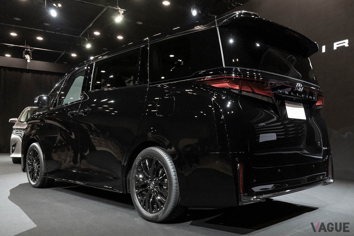 トヨタの新しい「ヴェルファイア」