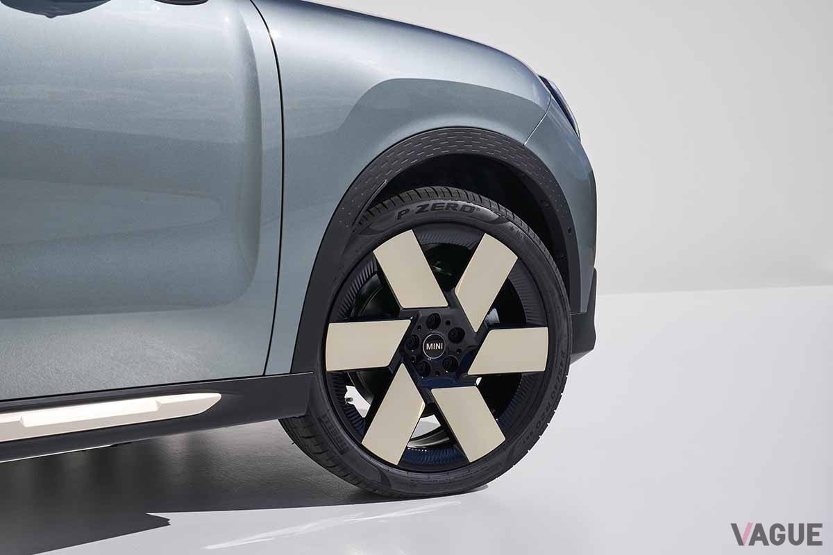 新型「ミニ・カントリーマン（日本名：ミニ・クロスオーバー）」