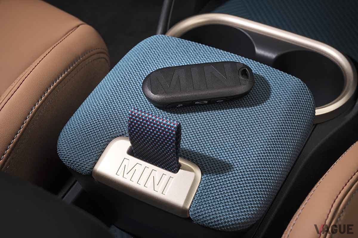 新型「ミニ・カントリーマン（日本名：ミニ・クロスオーバー）」のインテリア
