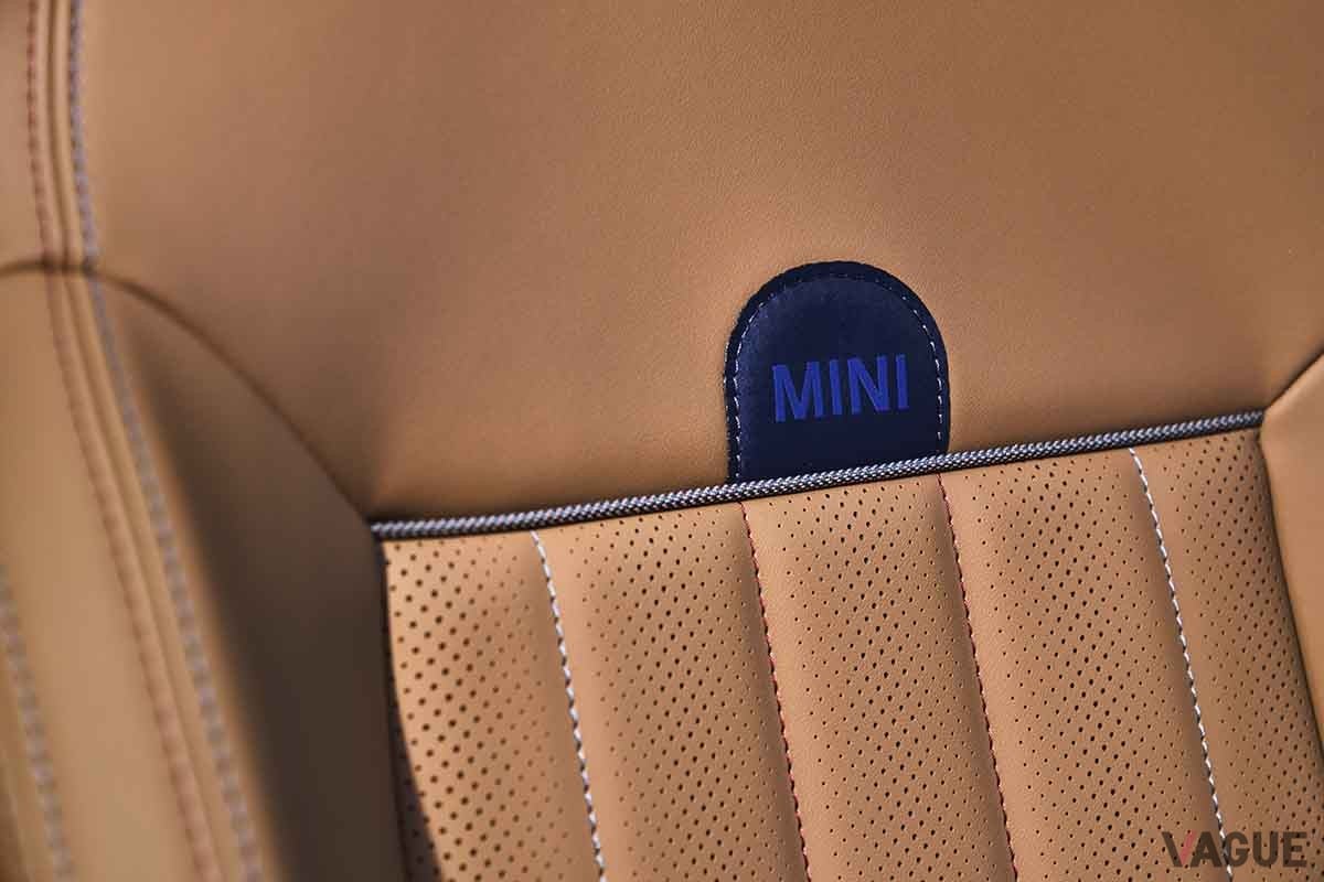 新型「ミニ・カントリーマン（日本名：ミニ・クロスオーバー）」のインテリア