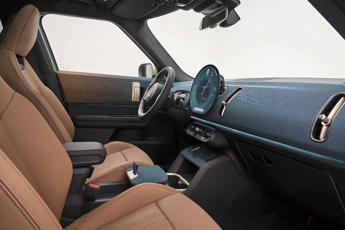 新型「ミニ・カントリーマン（日本名：ミニ・クロスオーバー）」のインテリア