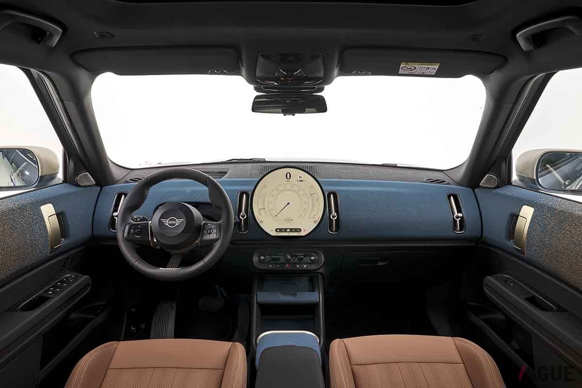 新型「ミニ・カントリーマン（日本名：ミニ・クロスオーバー）」のインテリア