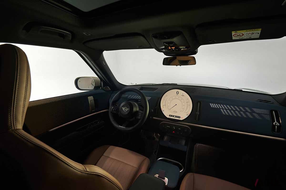 新型「ミニ・カントリーマン」のインテリア