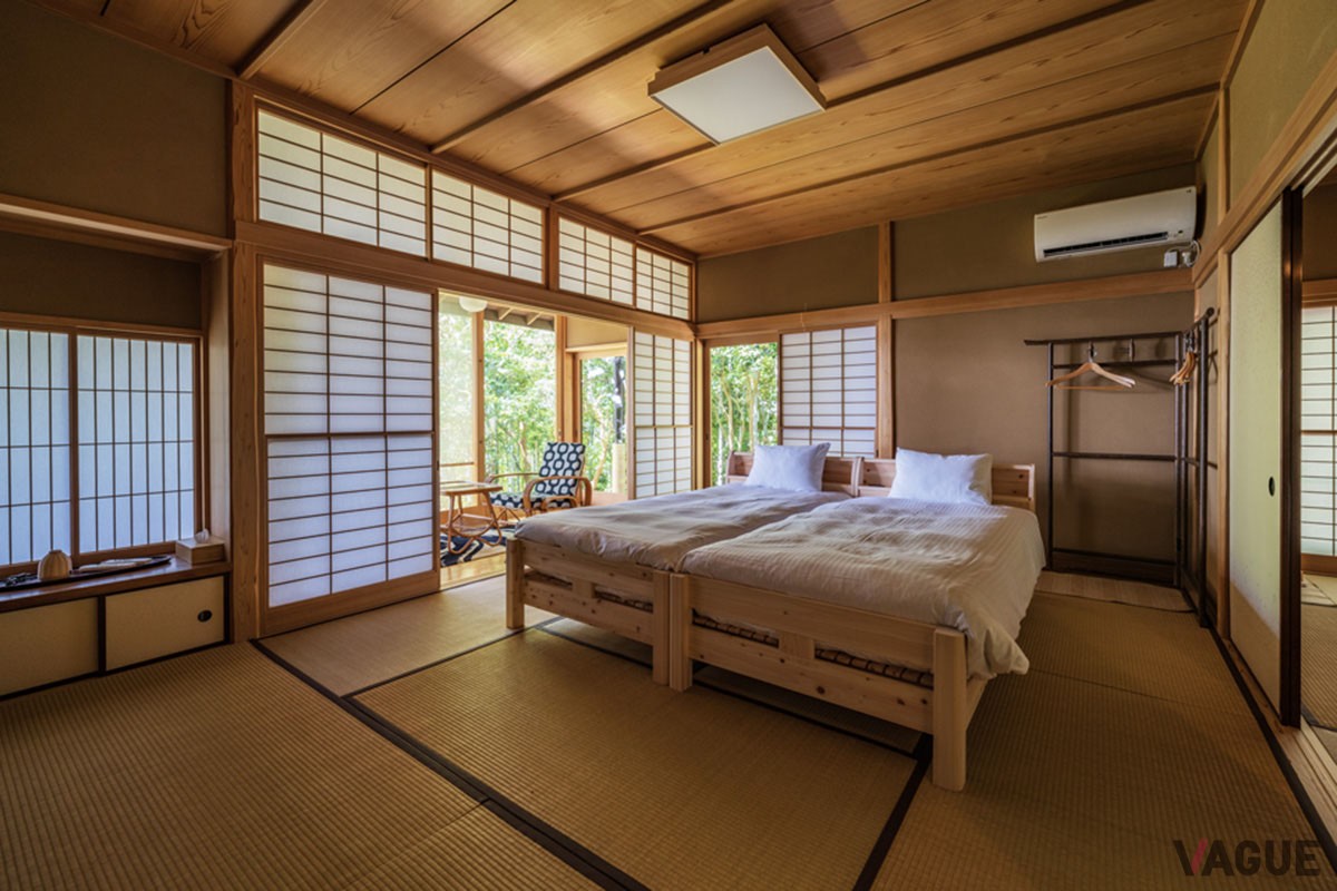 和風平屋建て5LDKの室内は、自然の美しさと和の風情が融合したデザイン